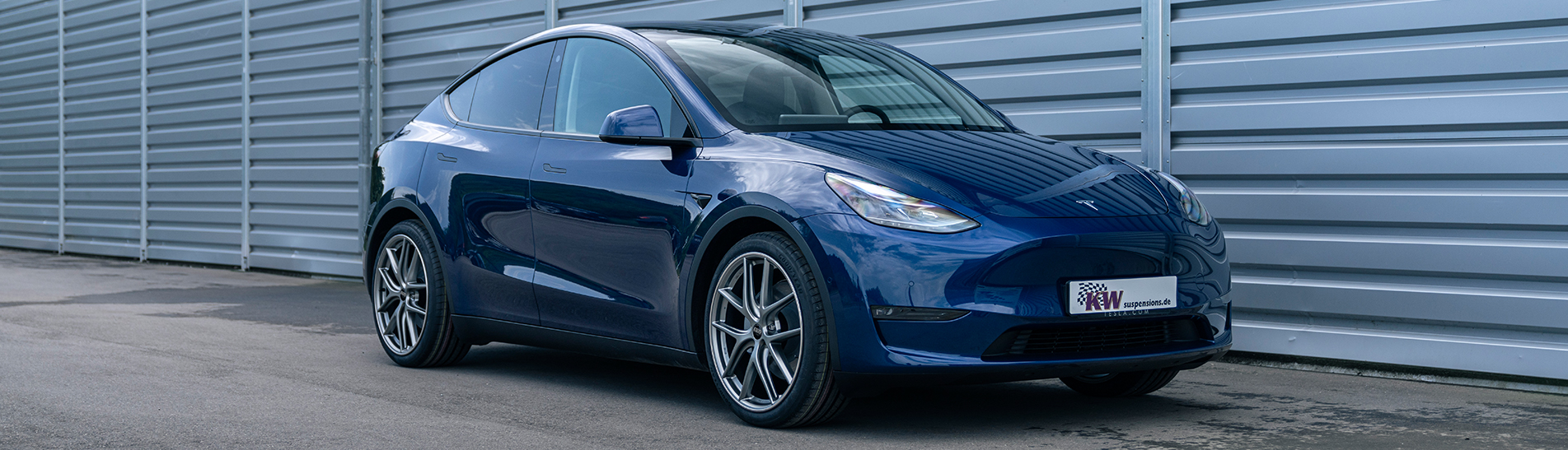 Remarkably discrete at first glance, the KW V3 Leveling offers the same driving dynamics and ride comfort in Tesla Model Y and Model 3 electric vehicles like the popular KW V3 coilovers.