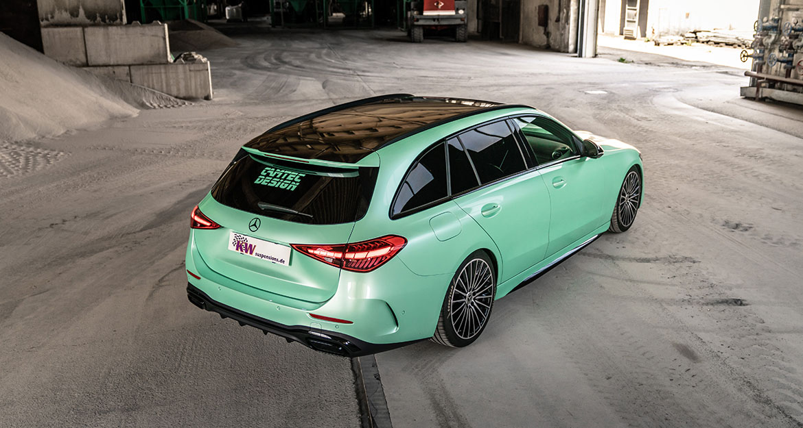 The C-class station wagon is equipped with air dampers at the rear axle ex-works. Therefore, the scope of delivery of the KW V3 is different than for the C-class sedan.