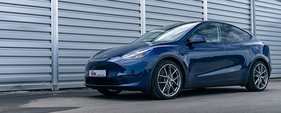 Now the KW V3 Leveling suspension is also available for Tesla Model Y and Tesla Model 3